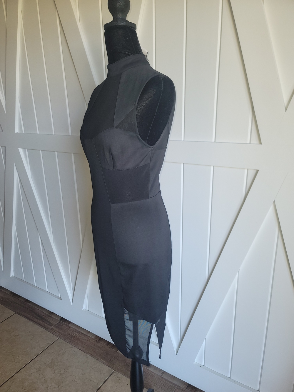 High-Neck Black Midi Bodycon Dress - Sleek Evening Style - Picture 4 of 9